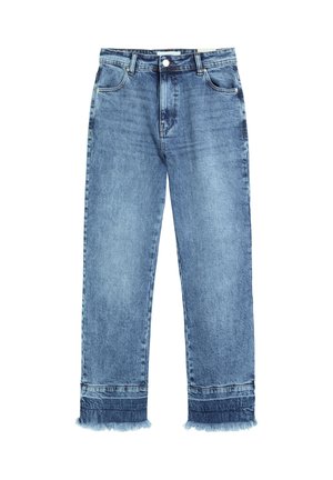 Pantalones vaqueros azules de mezclilla con cintura alta, piernas rectas, bolsillos frontales, cierre de botones y dobladillos deshilachados en los puños.