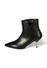 Schwarze Leder-Stiefeletten mit spitz zulaufender Zehenpartie, Reißverschluss und kleinem metallischem Absatz. Glatte Textur mit einem eleganten, modernen Design.