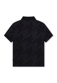 Polo noir avec un motif pied-de-poule dans une teinte plus foncée, à manches courtes et col classique. Tissu texturé avec une finition lisse.
