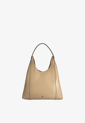 Sac à main en cuir beige avec une anse unique, design minimaliste et petit logo carré doré près du centre inférieur.