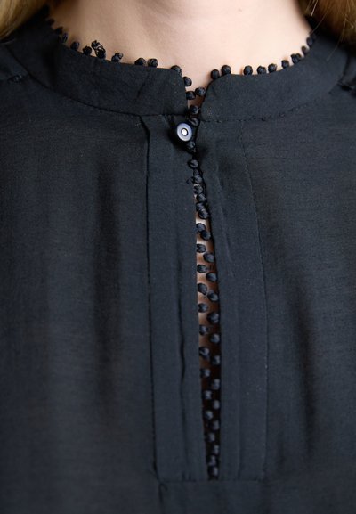 MUNTHE UFOLIA - Blūze - black