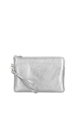 Pochette da polso in pelle argentata testurizzata con chiusura a cerniera e cinturino removibile su sfondo bianco.