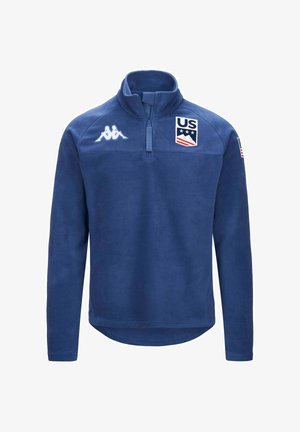 Pullover in pile di colore blu scuro con colletto a mezza zip, caratterizzato da un logo "US" bianco e l'emblema Kappa. Maniche lunghe, texture morbida e vestibilità casual.