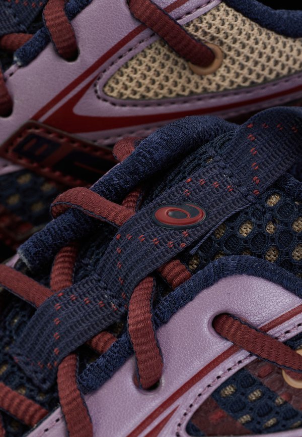 UB9 S GEL DS TRAINER 14 UNISEX - Trainers4