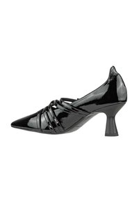 Scarpe col tacco in vernice nera con punta affusolata, caratterizzate da un design incrociato con cinturini. Altezza del tacco moderata con una base definita e una superficie liscia.