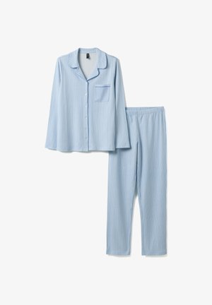 Parte superior de pijama de manga larga con botones de color azul claro y pantalones a juego con cintura elástica y finas rayas verticales blancas.