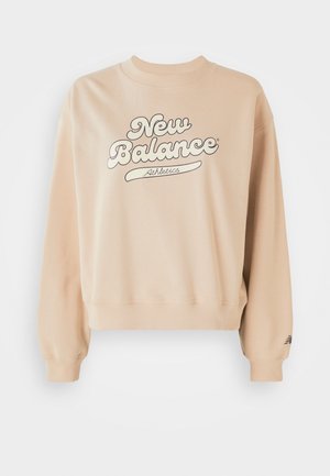 Beige sweatshirt med ribbad krage och ärmslut. Har en stor "New Balance Athletics"-logotyp i mörkgrå. Mjuk textur, avslappnad passform.