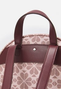 kate spade new york Dagryggsäck - pink
