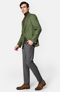 Zielony wełniany marynarka, brązowy golf, szare spodnie i brązowe skórzane buty; zorganizowany design z eleganckimi akcentami i dopasowanym krojem.