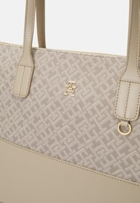 Tommy Hilfiger TOTE - Veľká kabelka - beige