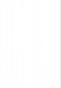 Kysthusets yderside med to lave enkeltsenge mod en trævæg, et blåt og hvidt stribet tæppe, og skydedøre i glas, der åbner til en træterrasse.