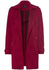 Bordeaux, faux suède trenchcoat met een opstaande kraag, open voorkant, ritszakken aan de zijkanten en omgeslagen mouwen. Gladde textuur, strak ontwerp.