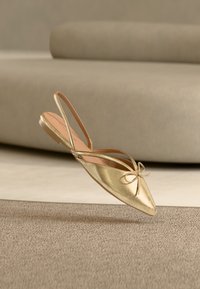 Δεν επιλέχθηκε, gold-coloured