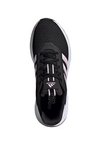 Schwarzer Sportschuh mit einem Mesh-Obermaterial, das pinke und weiße Akzente sowie ein Drei-Streifen-Design aufweist. Verfügt über runde Schnürsenkel und eine gepolsterte Sohle.