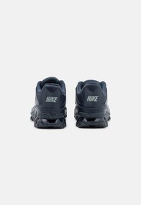 Nike Performance REAX 8 TR - Sapatilha de treino - obsidian/metallic armory navy/thunder blue/wolf grey
