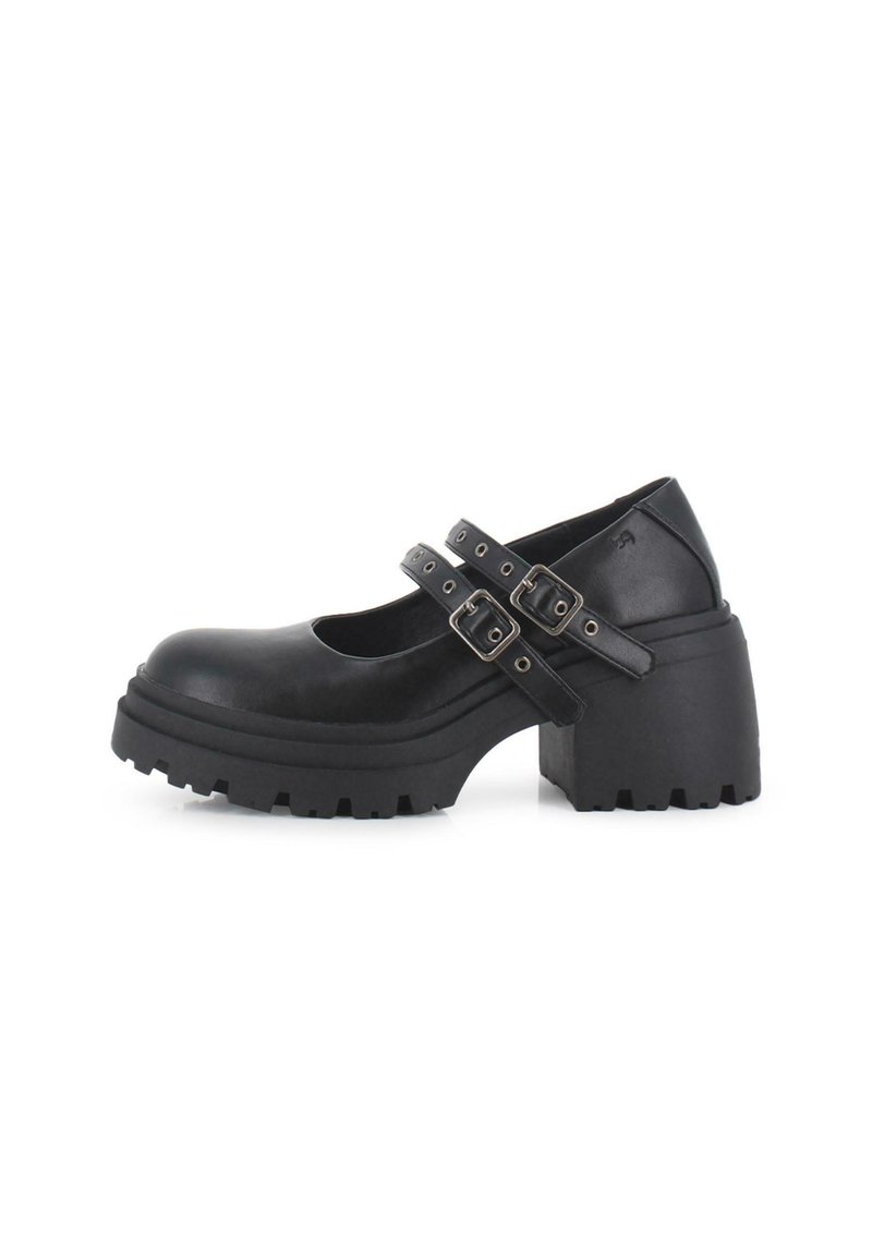 Zapatos de tacón alto negros con una plataforma gruesa, punta redondeada y dos correas ajustables con hebillas metálicas. Suela de goma texturizada.