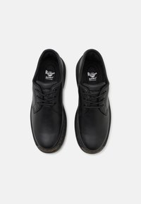 Dr. Martens CREWSON UNISEX - Hétköznapi fűzős cipő - black