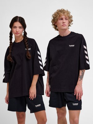 Hummel OVERSIZED WILLY SW - T-Shirt print - black