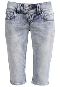 Short en jean bleu clair délavé avec fermeture à double bouton, poches avant et passants pour ceinture.