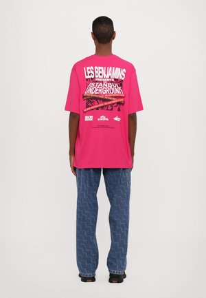 Les Benjamins SHORT SLEEVE TEE UNISEX - Camiseta estampada - punky pink
