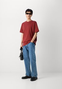 Lindbergh O NECK TEE OVERSIZE - Pamata T-krekls - dark red