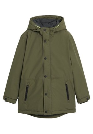 Veste d'hiver à capuche vert olive avec boutons-pression, poches latérales zippées, poignets ajustables et doublure intérieure de la capuche en gris foncé.