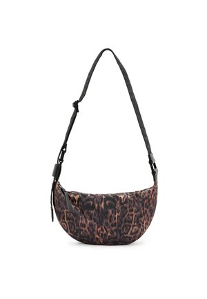 Bolso bandolera con tela de estampado de leopardo en marrón oscuro y negro y correa negra ajustable con cierre de hebilla.