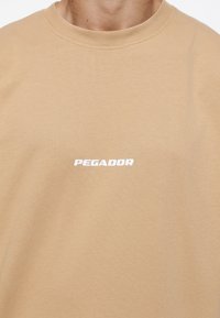 Pegador COLNE LOGO TEE - T-shirts med print - vintage washed espresso