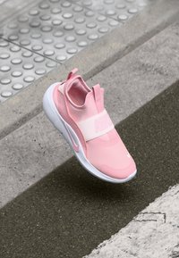 Unausgewählt, med soft pink/pink foam/white