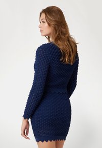 Guess LAVORATO A POINTELLE - Kardiganas - blu