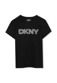 Zwarte katoenen T-shirt met korte mouwen en een ronde hals. Aan de voorkant staat "DKNY" in gedurfde witte gestreepte letters. Soepele textuur.