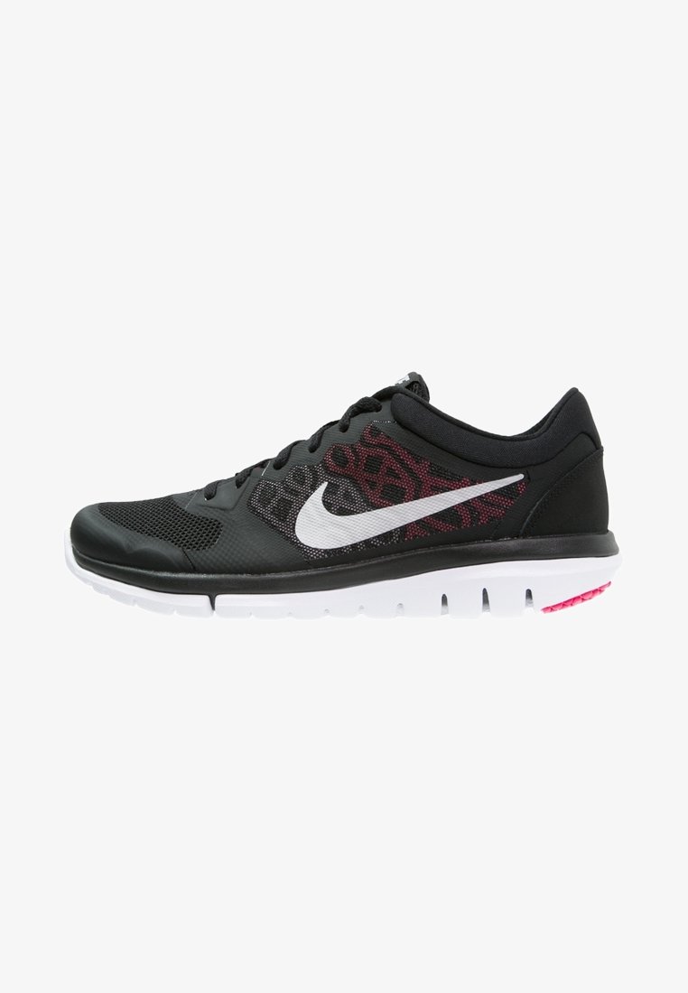 Zapatilla deportiva negra con parte superior de malla y acentos de patrón en rojo y negro, swoosh blanco de Nike y una suela media blanca con detalles en rosa.