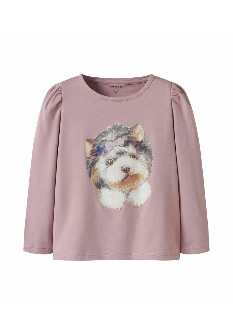 Langärmliges pinkes Baumwollhemd mit einer detaillierten Illustration eines Hundes, der Blumen im Fell hat, auf der Vorderseite. Puffärmel betonen das Design.