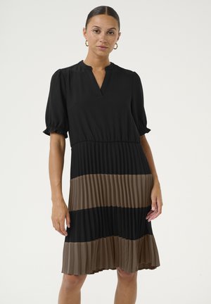 CUBETTY PLISSE - Freizeitkleid - black raindrum stripe
