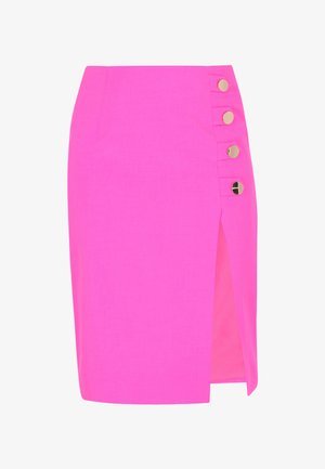 Gonna rosa brillante lunghezza al ginocchio con spacco laterale e quattro grandi bottoni dorati lungo il bordo destro.