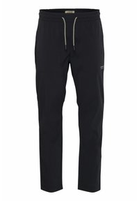 Pantalones jogger negros con una cinturilla elástica y cordón ajustable, que cuentan con bolsillos laterales y una tela suave y ligera.