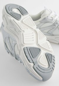 Next CHUNKY biały