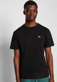 Tommy Jeans BADGE TEE - T-shirt basic - black