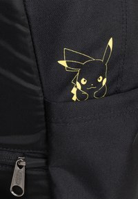 Eastpak DAY PAK'R - Zaino - pokemon pikachu