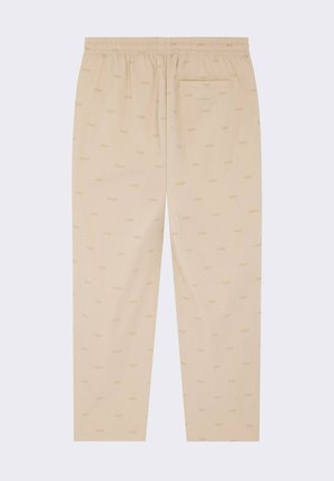 Pantalones de algodón beige con una cintura elástica, que presentan un patrón repetido de "PXP" en toda su superficie y un bolsillo trasero.
