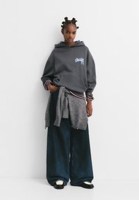 PULL&BEAR BOW - Mikina s kapucňou - dark grey