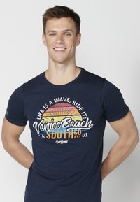 Koroshi SHORT SLEEVE  - Marškinėliai su spaudiniu - navy