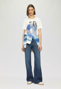 s.Oliver MIT FRONT - Print T-shirt - creme