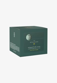 Boîte carrée verte avec du texte blanc et jaune, portant l'étiquette "crème corporelle fouettée", mettant en avant les ingrédients fleur de lotus et jujube.