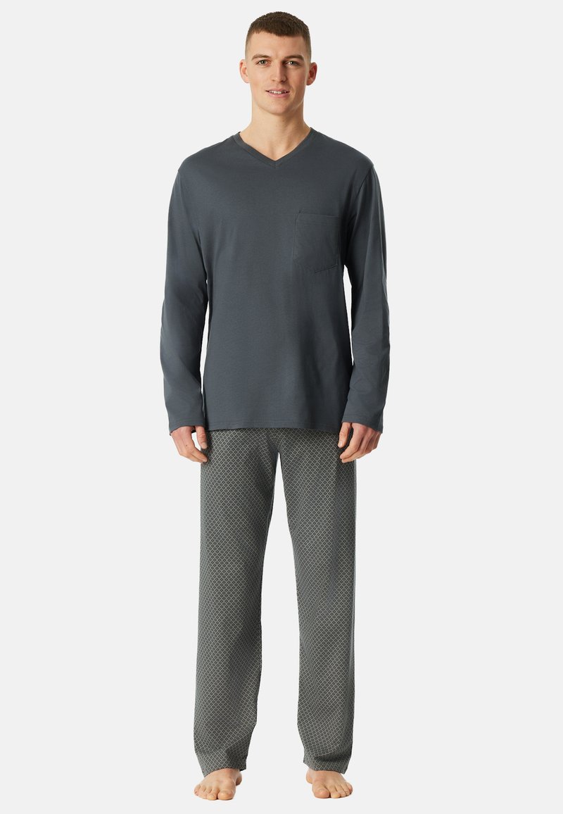 Herren Schlafanzug Set: Langarm dunkelgraues V-Ausschnitt-Shirt mit Brusttasche; gemusterte graue Hose mit lockerer Passform und geraden Beinen.