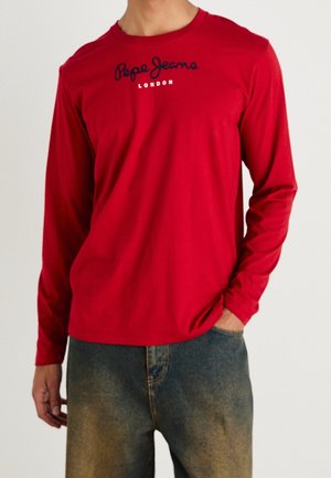 Rood T-shirt met lange mouwen van katoen. Heeft een ronde halslijn en een bedrukt logo "Pepe Jeans LONDON" in het blauw op de borst.
