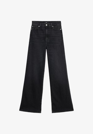 Schwarze Jeans mit weitem Bein aus Denim, ausgestattet mit einem Knopfverschluss, Gürtelschlaufen und einer glatten Textur mit minimalem Verblassen.