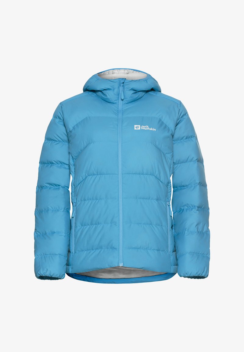 Lichtblauwe pufferjas met een capuchon, voorzien van een ritssluiting aan de voorkant, elastische manchetten en donsisolatie. Inclusief logo op de borst en zijzakken.