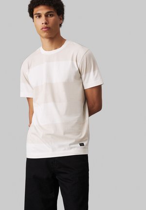 BADGE  - T-shirt con stampa - moonbeam ivory