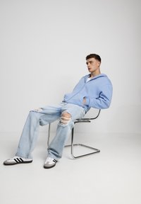Urban Classics Mikina so zipsom - powderblue